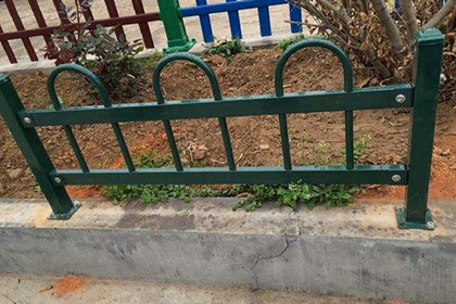 PVC草坪鋅鋼護(hù)欄